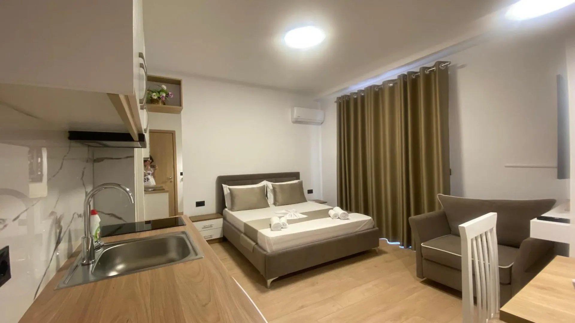 Vaso'S Apartments Sarande