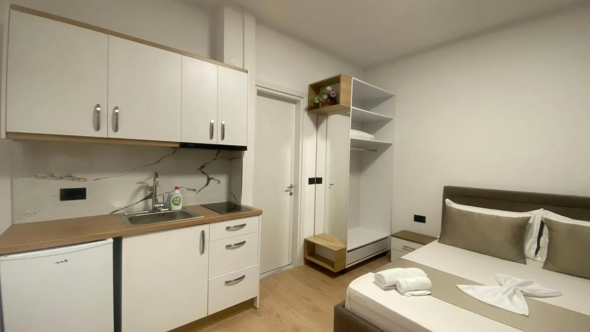 Vaso'S Apartments Sarande